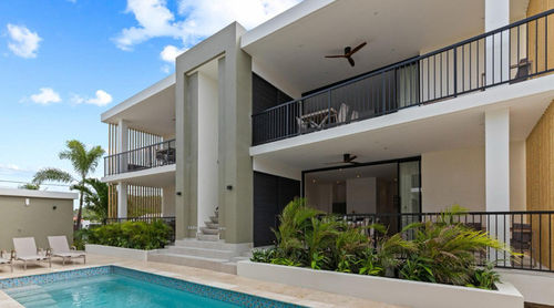 أخبار الشركة الأخيرة عن مشروع الفيلات الكاريبي: تعزيز الحياة الاستوائية بمروحة سقف خشبية صلبة